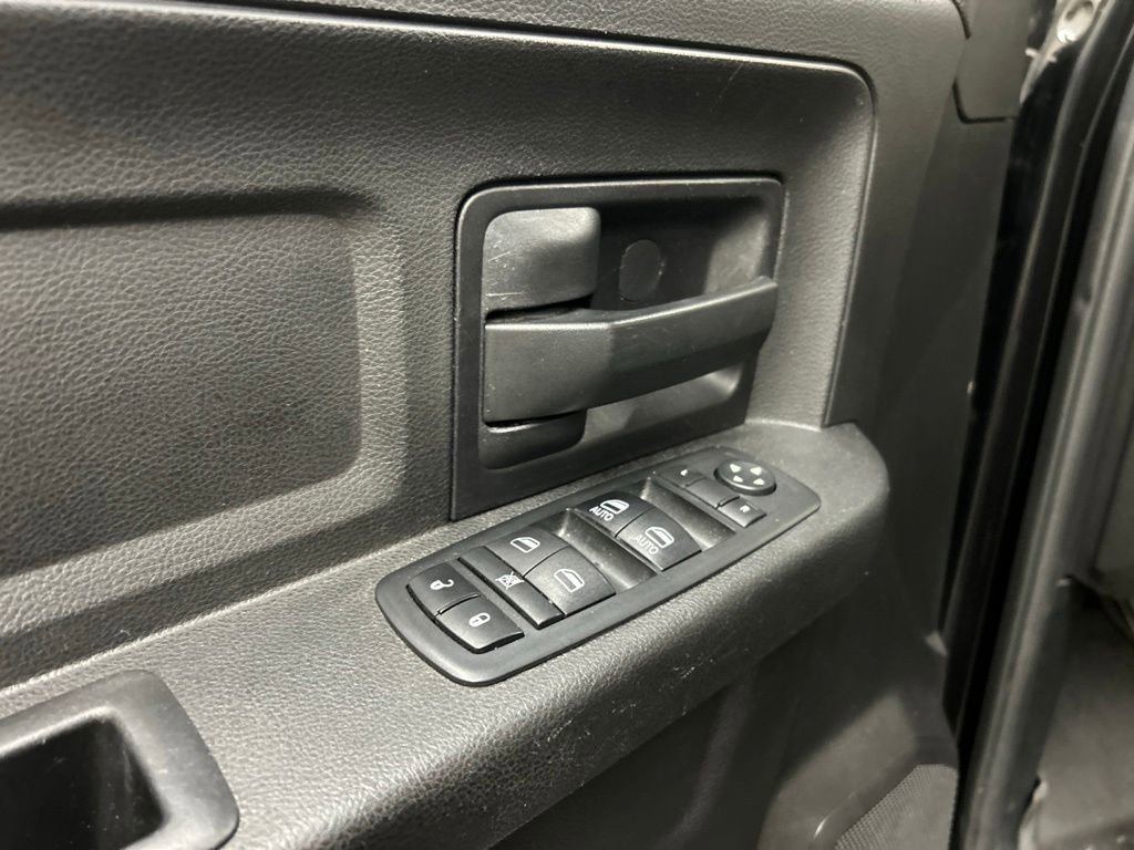 Used 2017 RAM 1500 Express AWD/4WD image 25