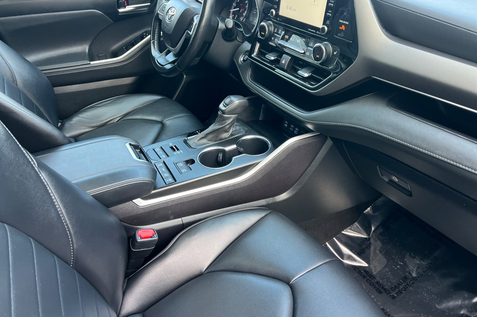 Used 2022 Toyota Highlander XLE AWD/4WD image 17