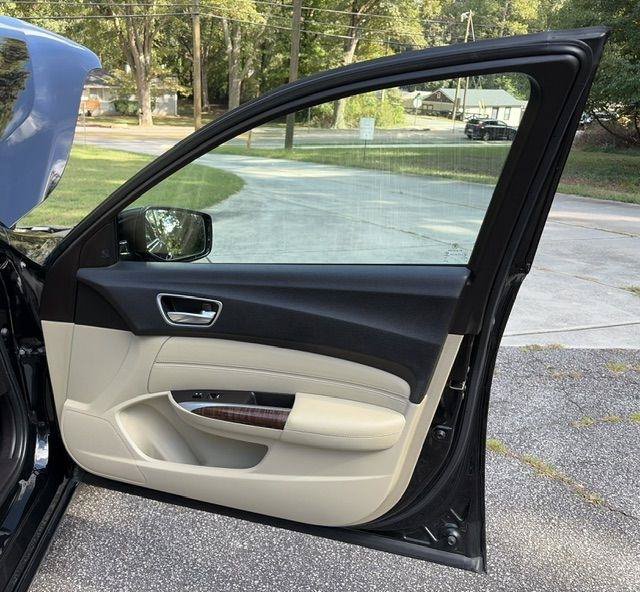 Used 2018 Acura TLX w/ Technology Package FWD image 28
