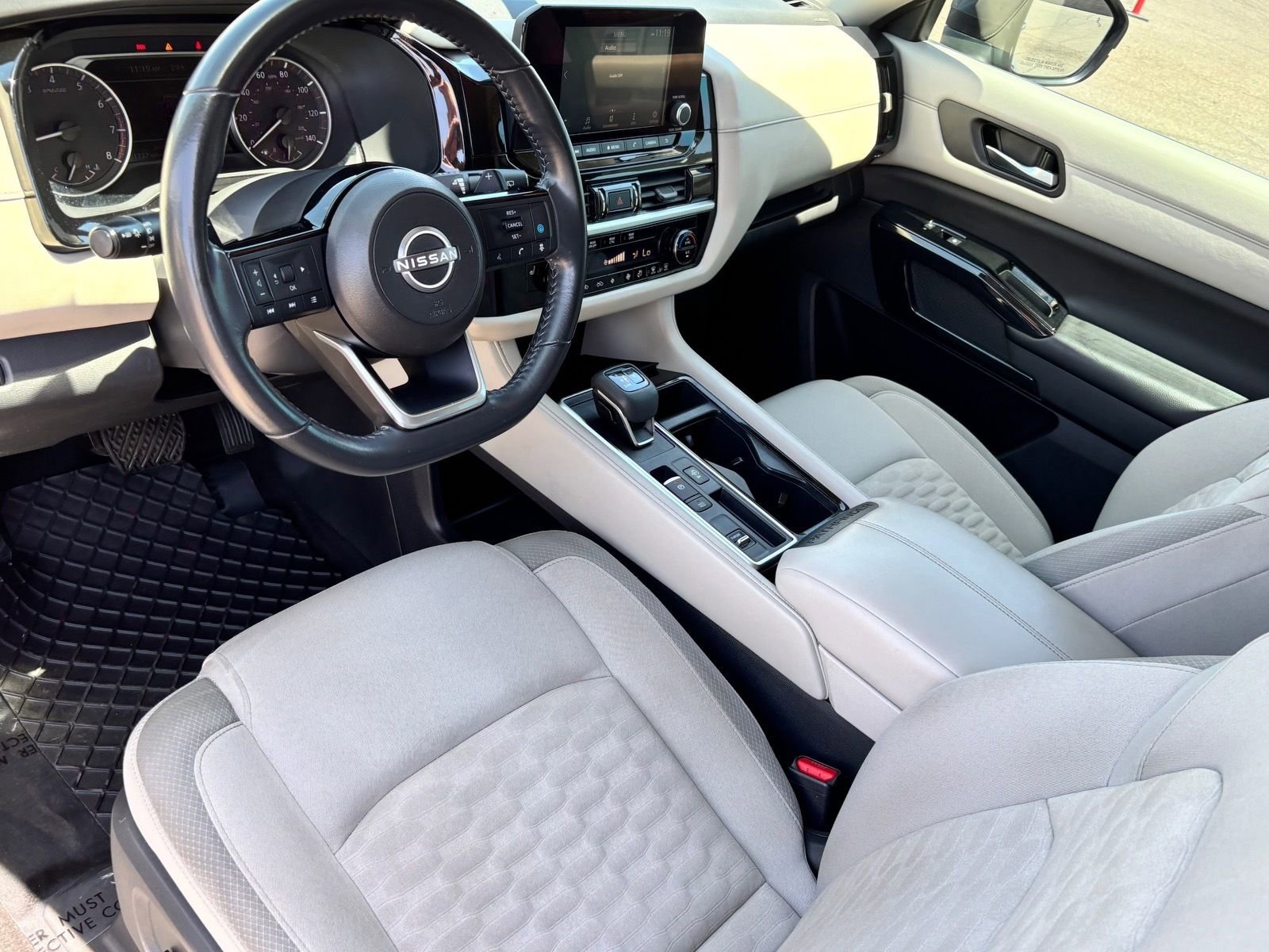 Used 2022 Nissan Pathfinder SV w/ SV Premium Package FWD image 16