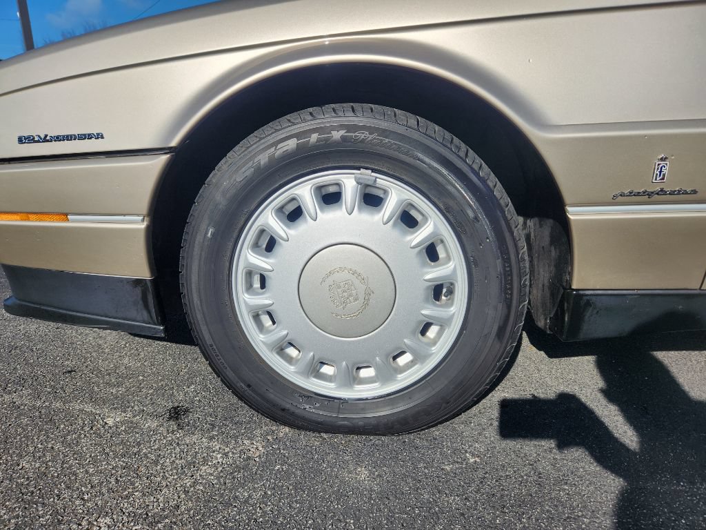 Used 1993 Cadillac Allante FWD image 30