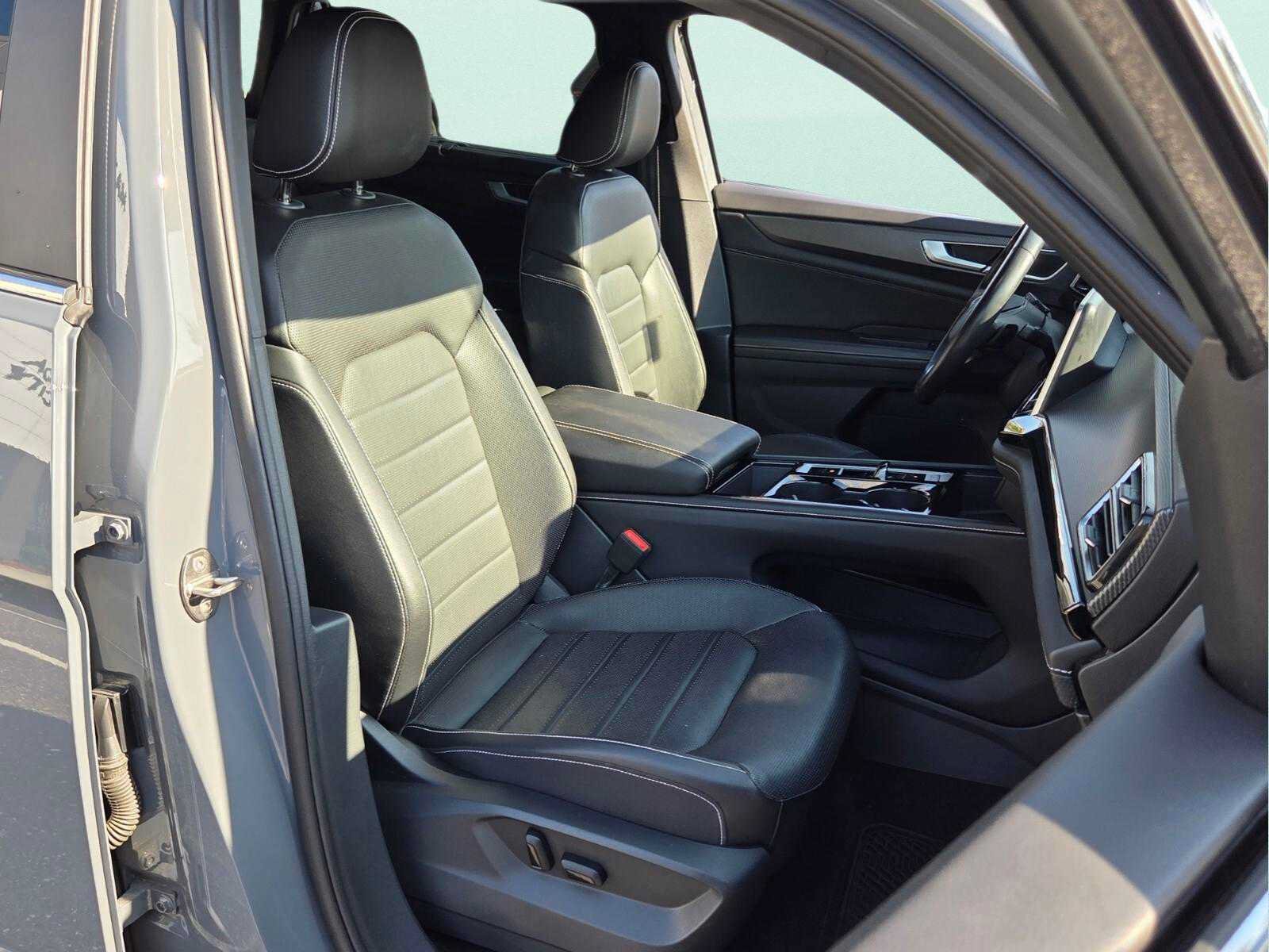 Used 2024 Volkswagen Atlas Cross Sport SEL R-Line AWD/4WD image 10