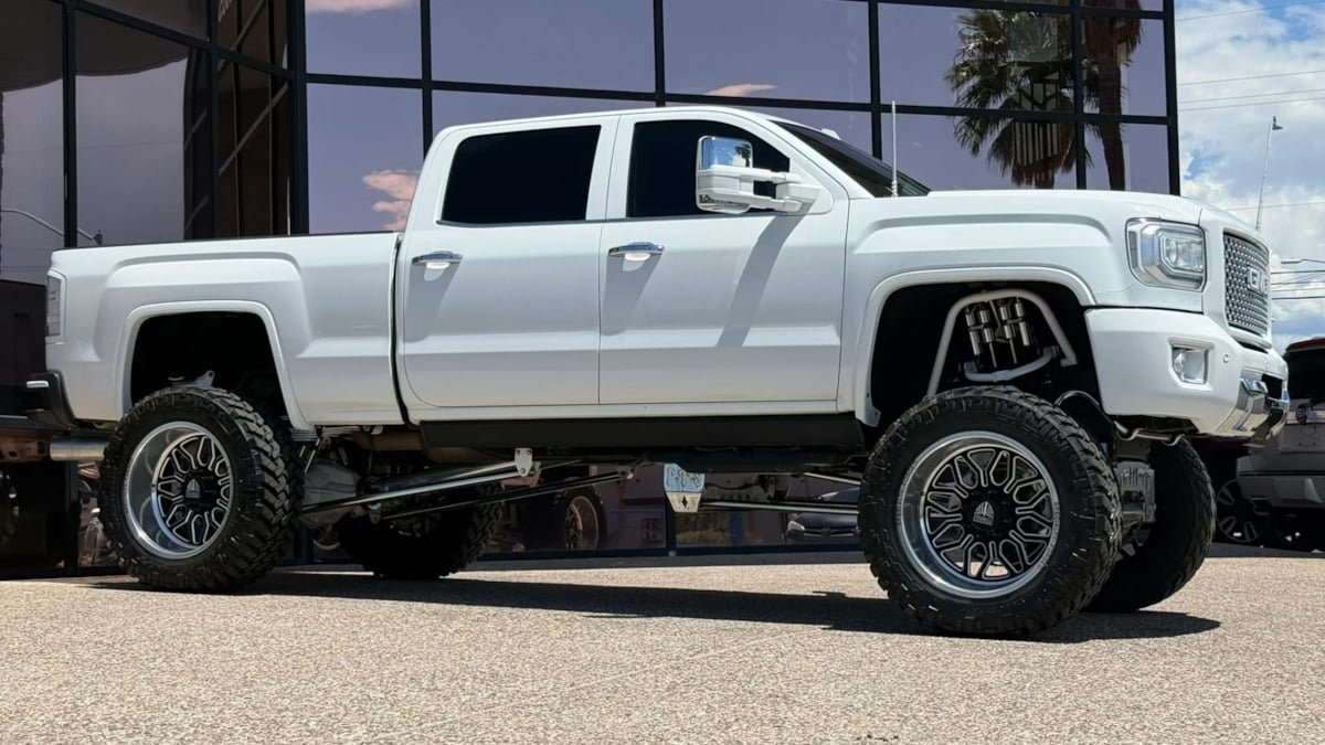Used 2017 GMC Sierra 3500 Denali w/ Duramax Plus Package AWD/4WD image 16