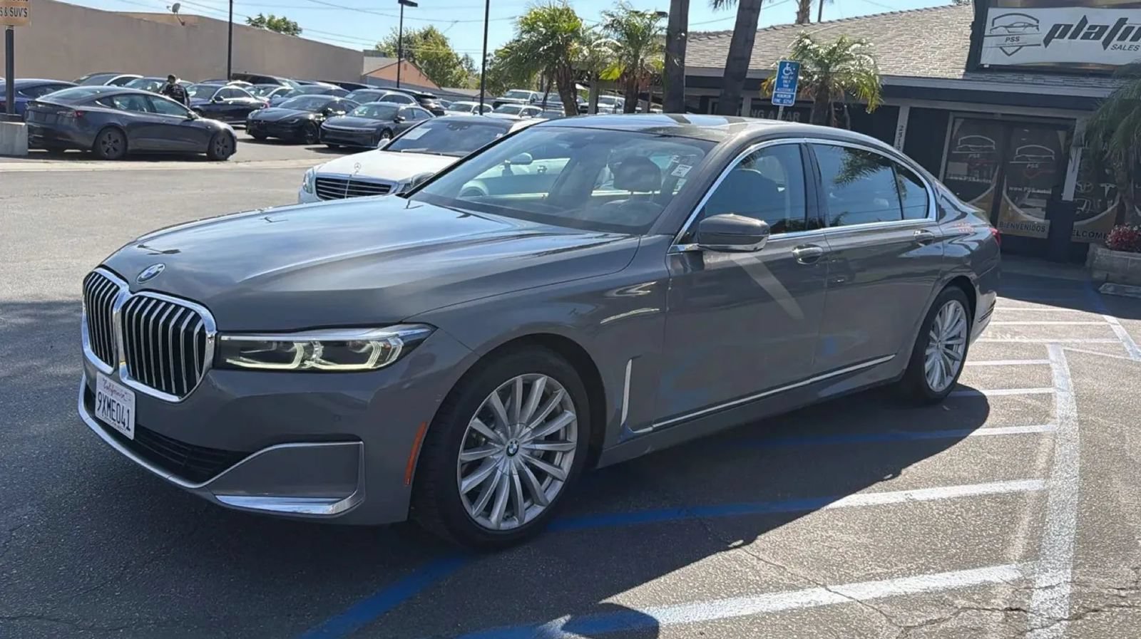 Used 2022 BMW 740i w/ Premium Package RWD image 3
