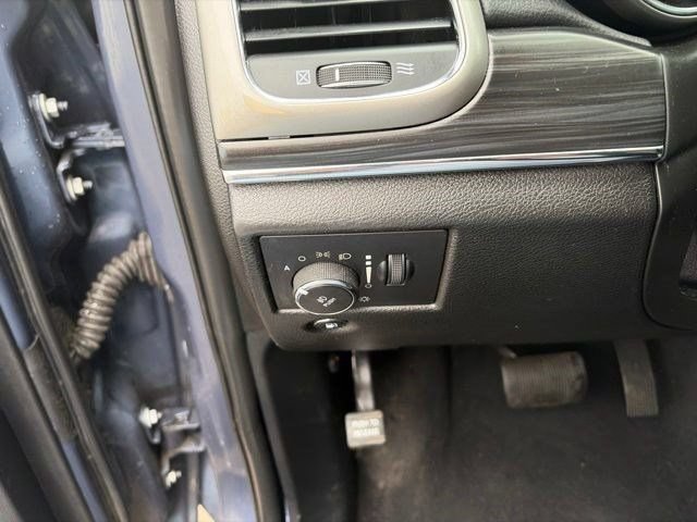 Used 2021 Jeep Grand Cherokee Limited w/ Premium Lighting Group AWD/4WD image 17