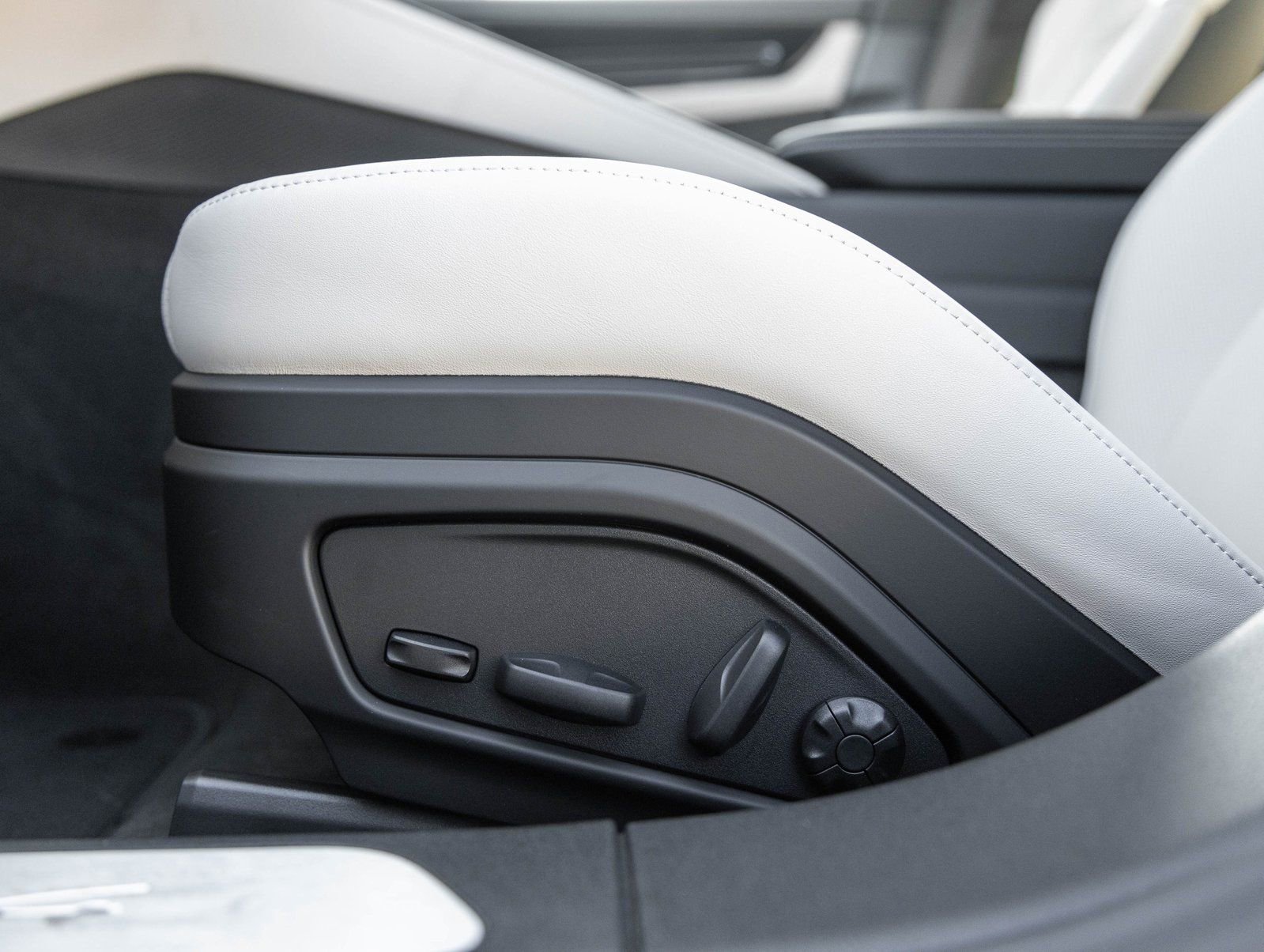 New 2026 Porsche Panamera 4 AWD/4WD image 23