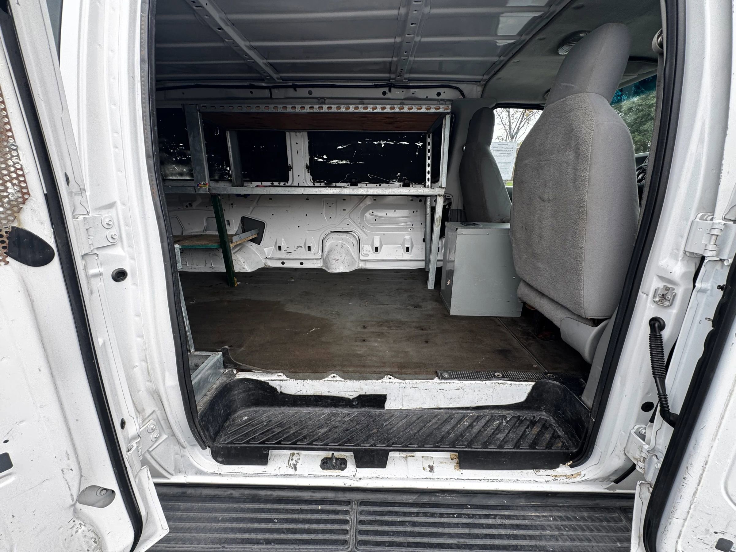 Used 2010 Ford E-350 and Econoline 350 XL image 11