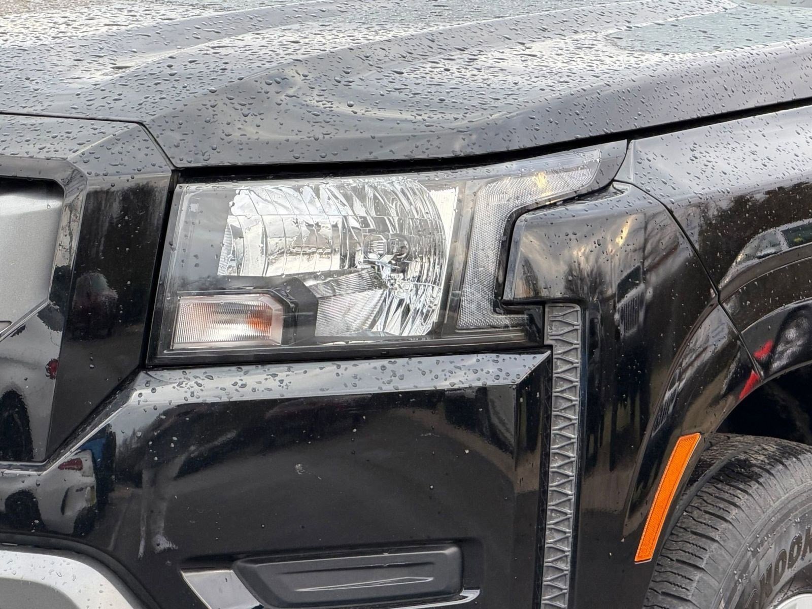 Used 2024 Nissan Frontier SV image 11