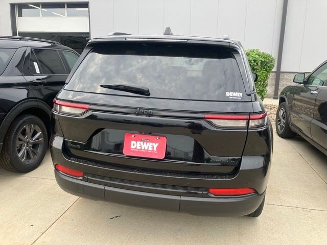 Used 2024 Jeep Grand Cherokee Limited w/ Black Appearance Package AWD/4WD image 7