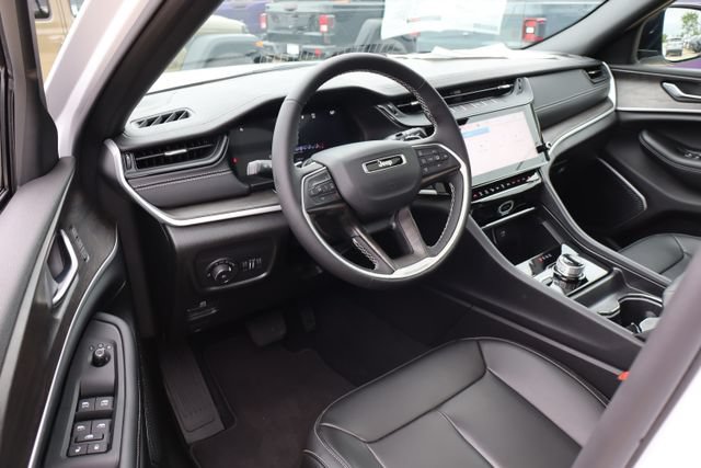 New 2026 Jeep Grand Cherokee Limited w/ Limited Altitude Package AWD/4WD image 13