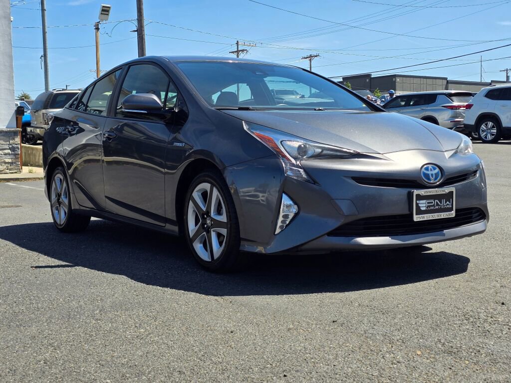 Used 2017 Toyota Prius Three Touring FWD image 4
