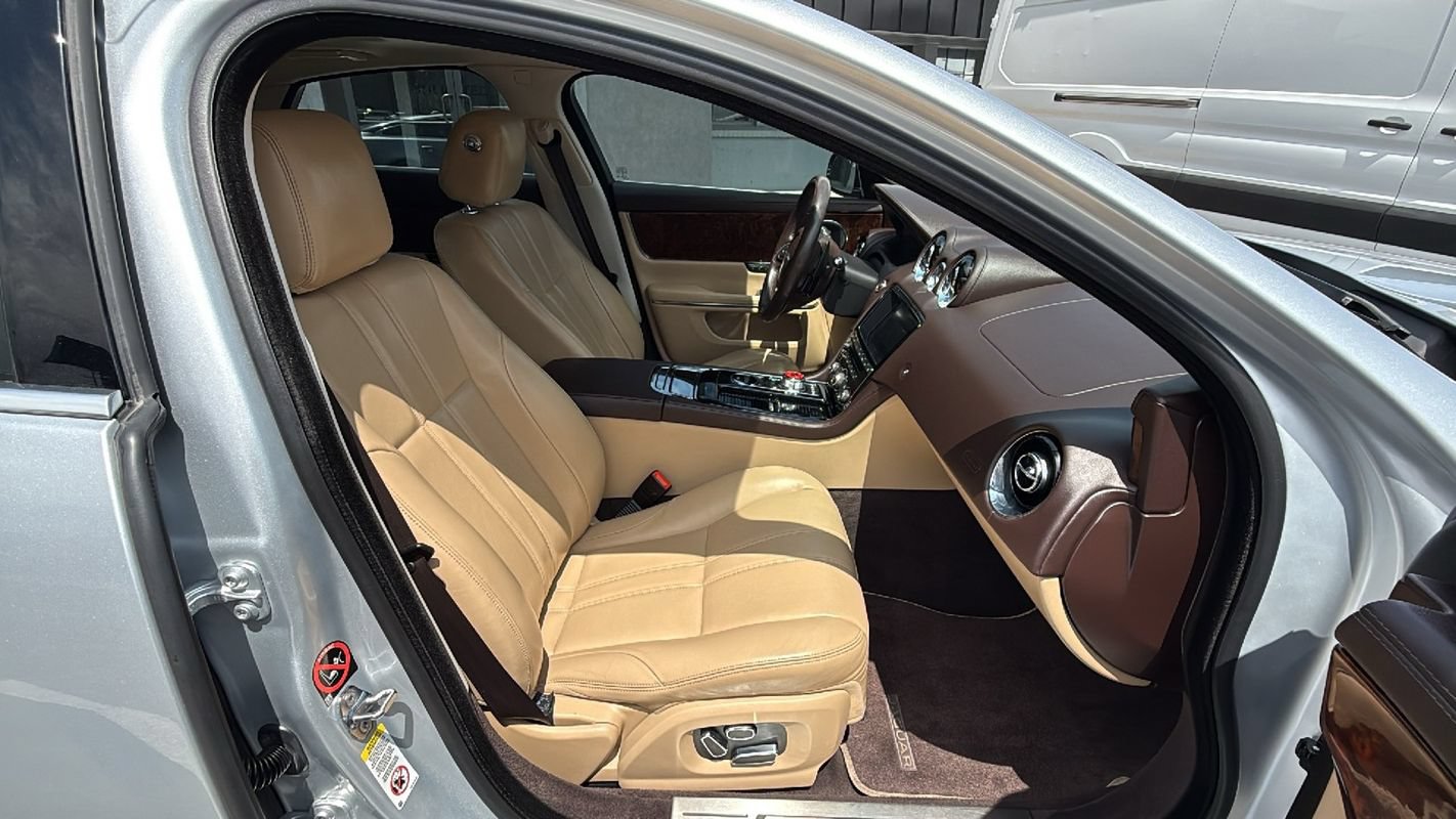 Used 2015 Jaguar XJ AWD image 18
