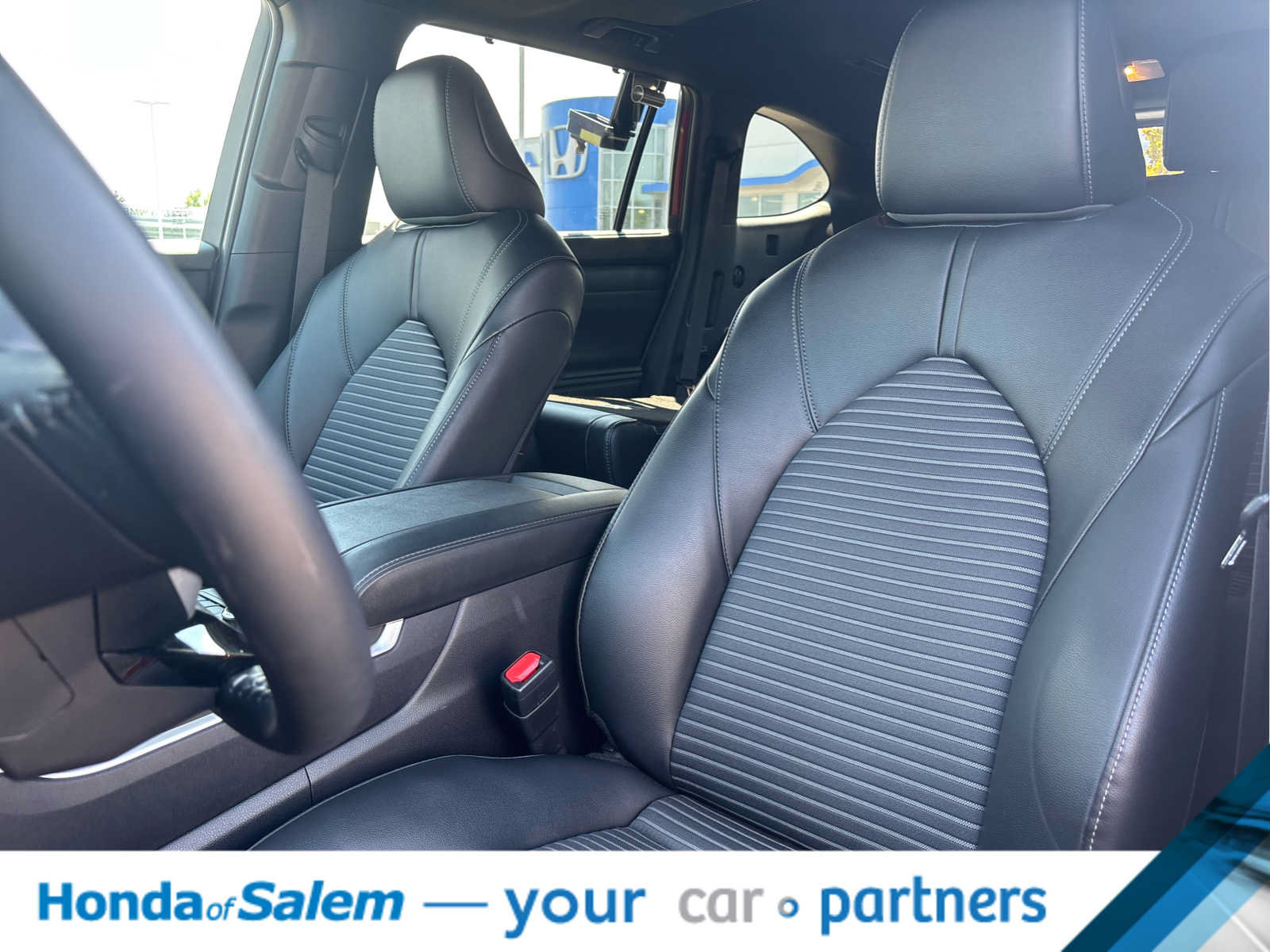 Used 2025 Toyota Highlander XSE AWD/4WD image 11