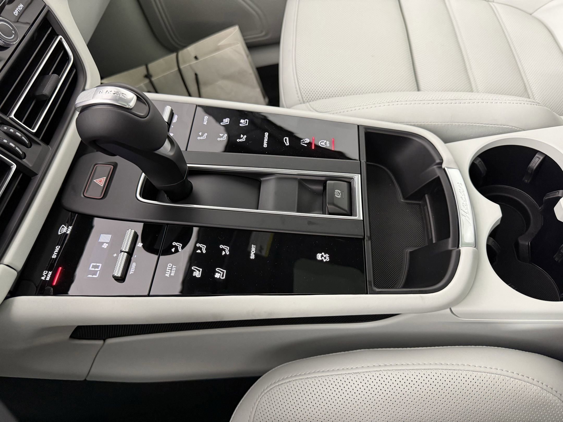 New 2025 Porsche Macan image 21