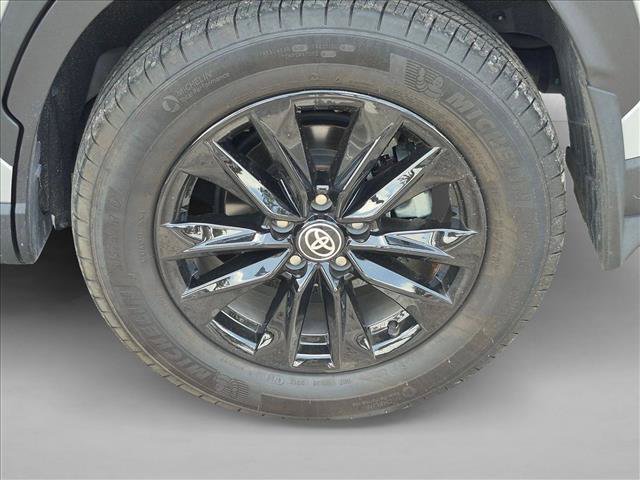 Used 2024 Toyota Corolla Cross LE w/ Moonroof Package FWD image 14