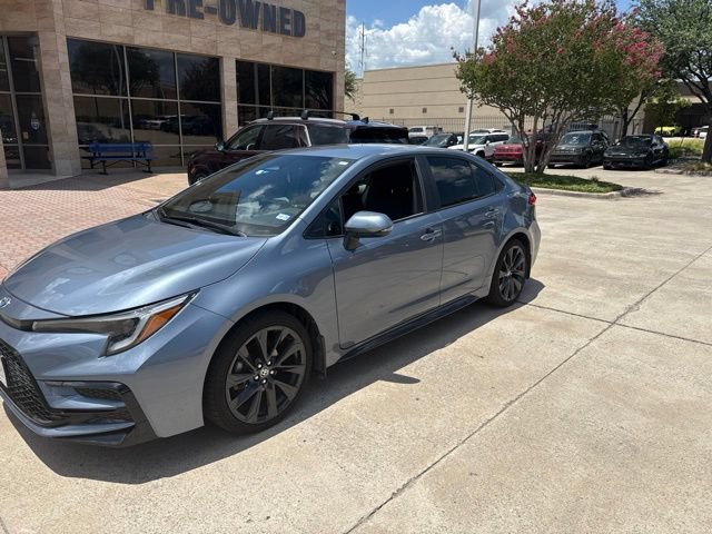 Used 2024 Toyota Corolla SE FWD image 2