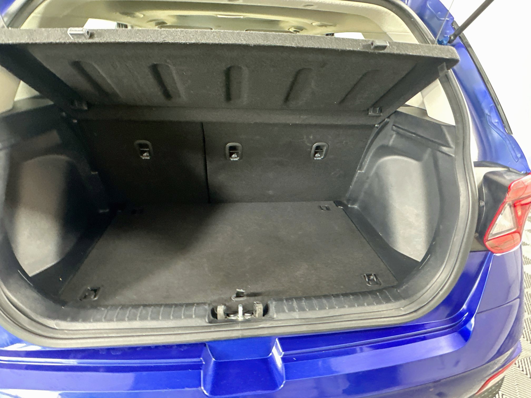Used 2025 Hyundai Venue SEL FWD image 28