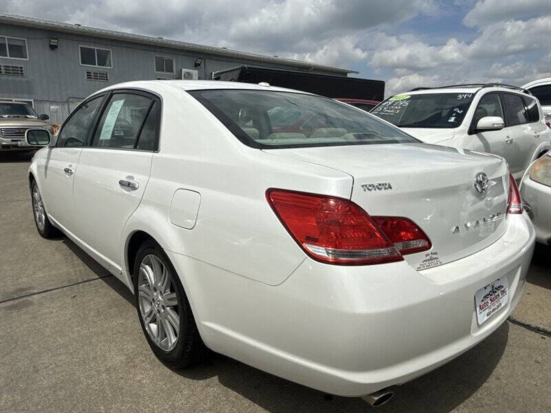 Used 2010 Toyota Avalon XL FWD image 4