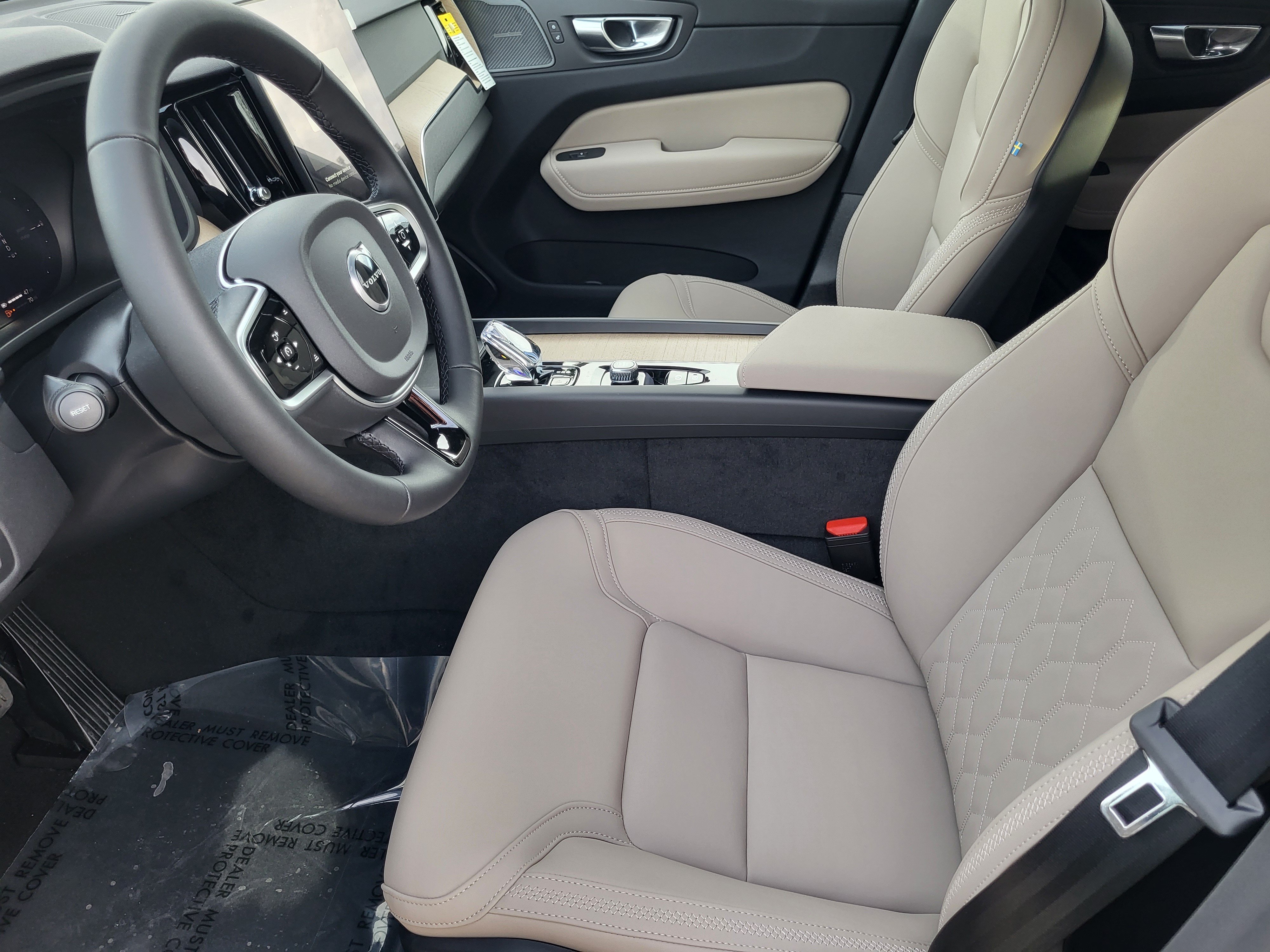 New 2026 Volvo XC60 T8 Plus w/ Climate Package AWD/4WD image 9