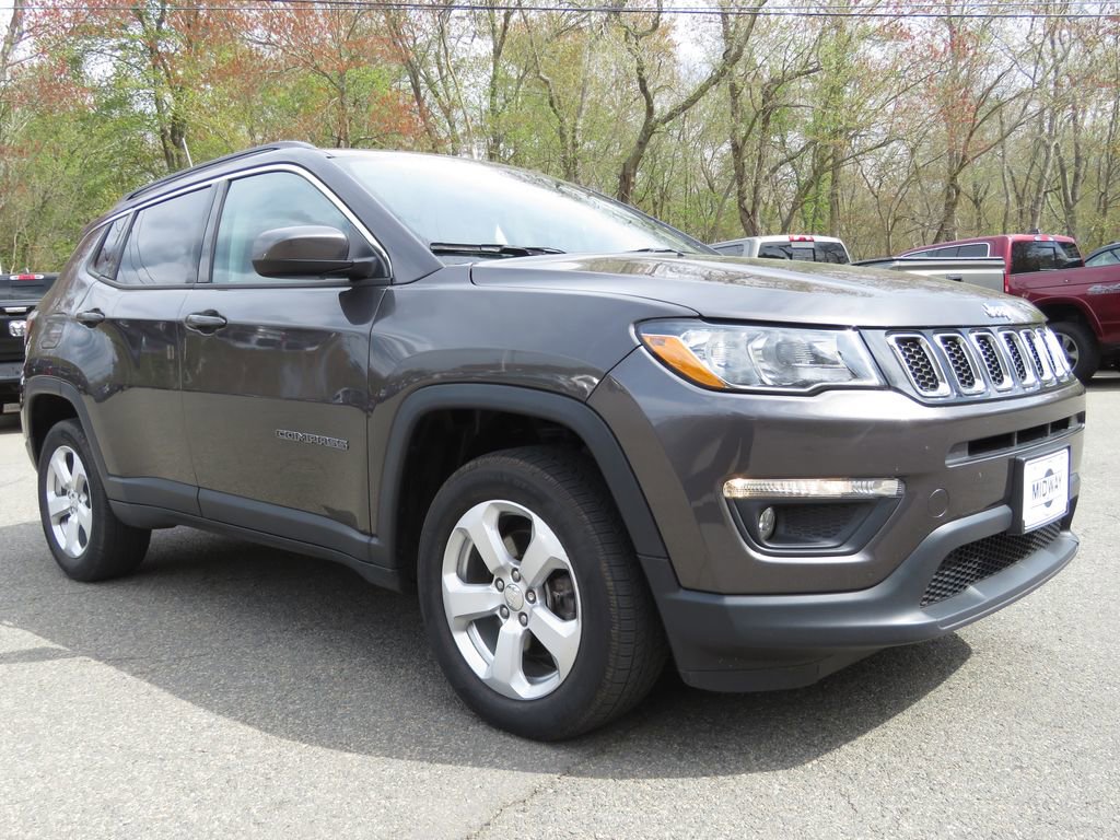 Used 2018 Jeep Compass Latitude w/ Cold Weather Group AWD/4WD image 3
