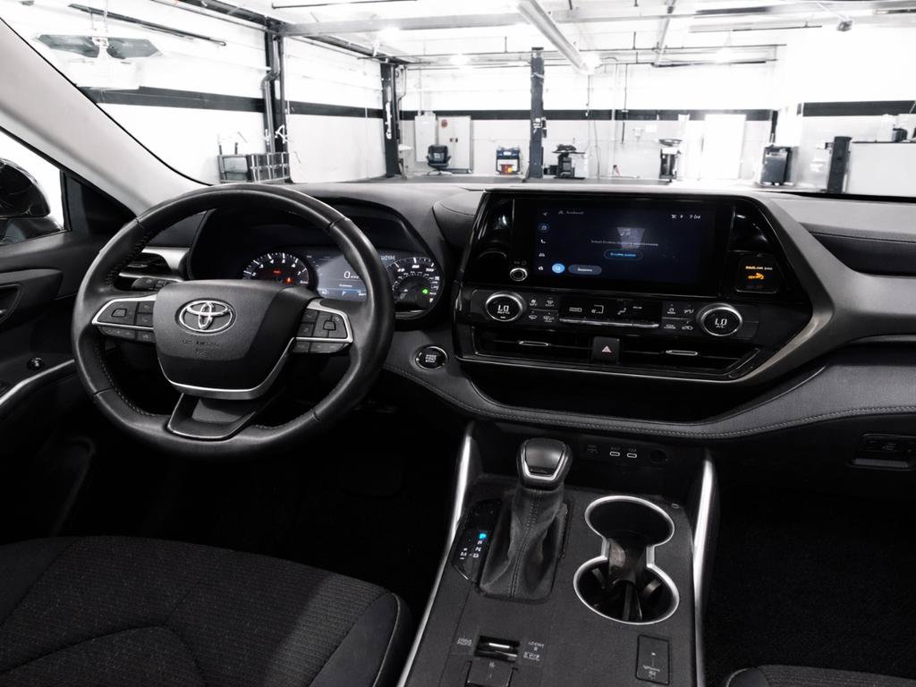 Used 2023 Toyota Highlander LE FWD image 15