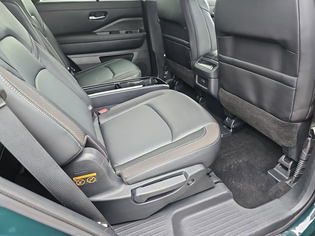 Used 2025 Nissan Pathfinder SL w/ SL Premium Package FWD image 15