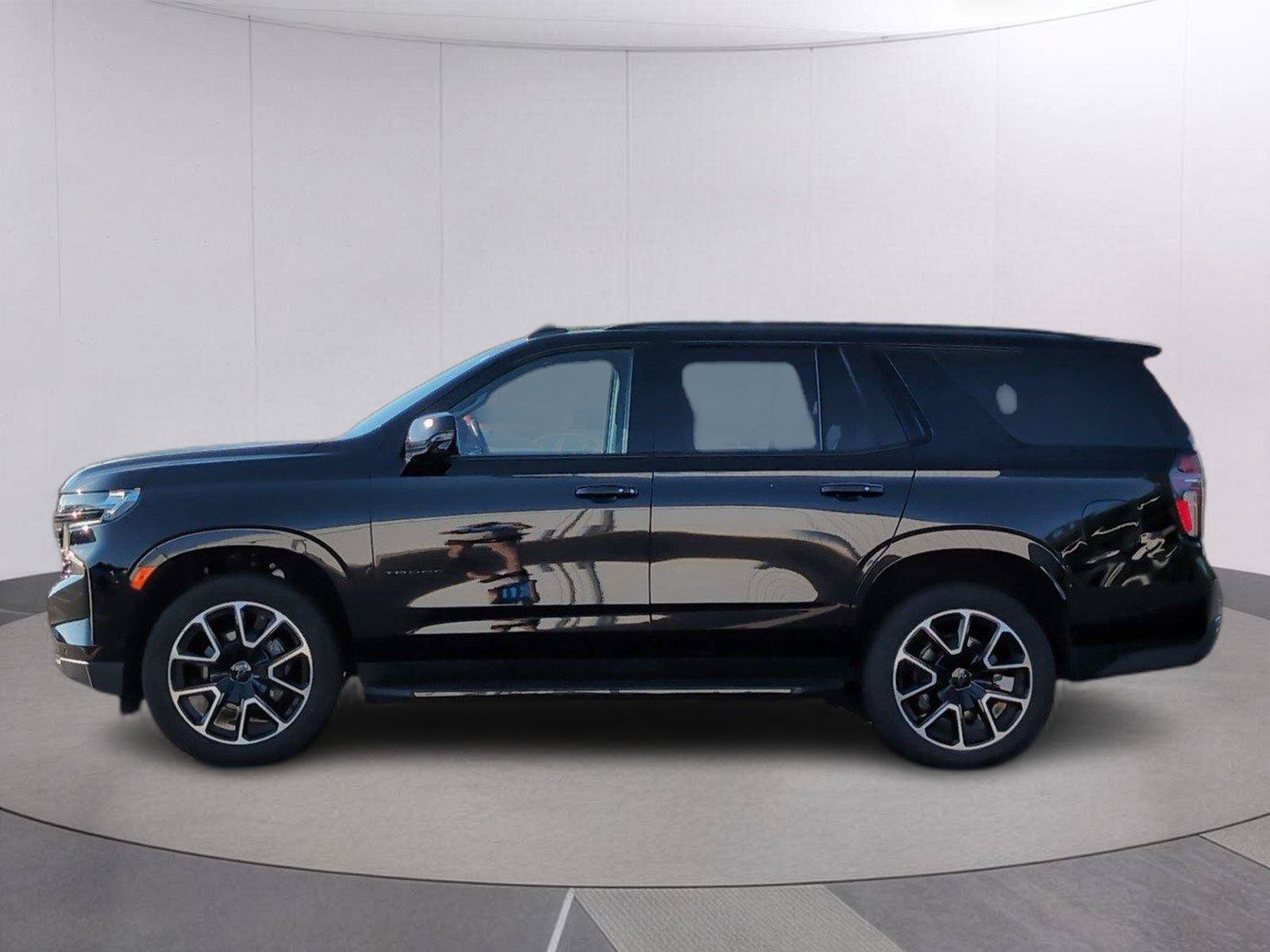 Used 2024 Chevrolet Tahoe RST w/ Luxury Package AWD/4WD image 2