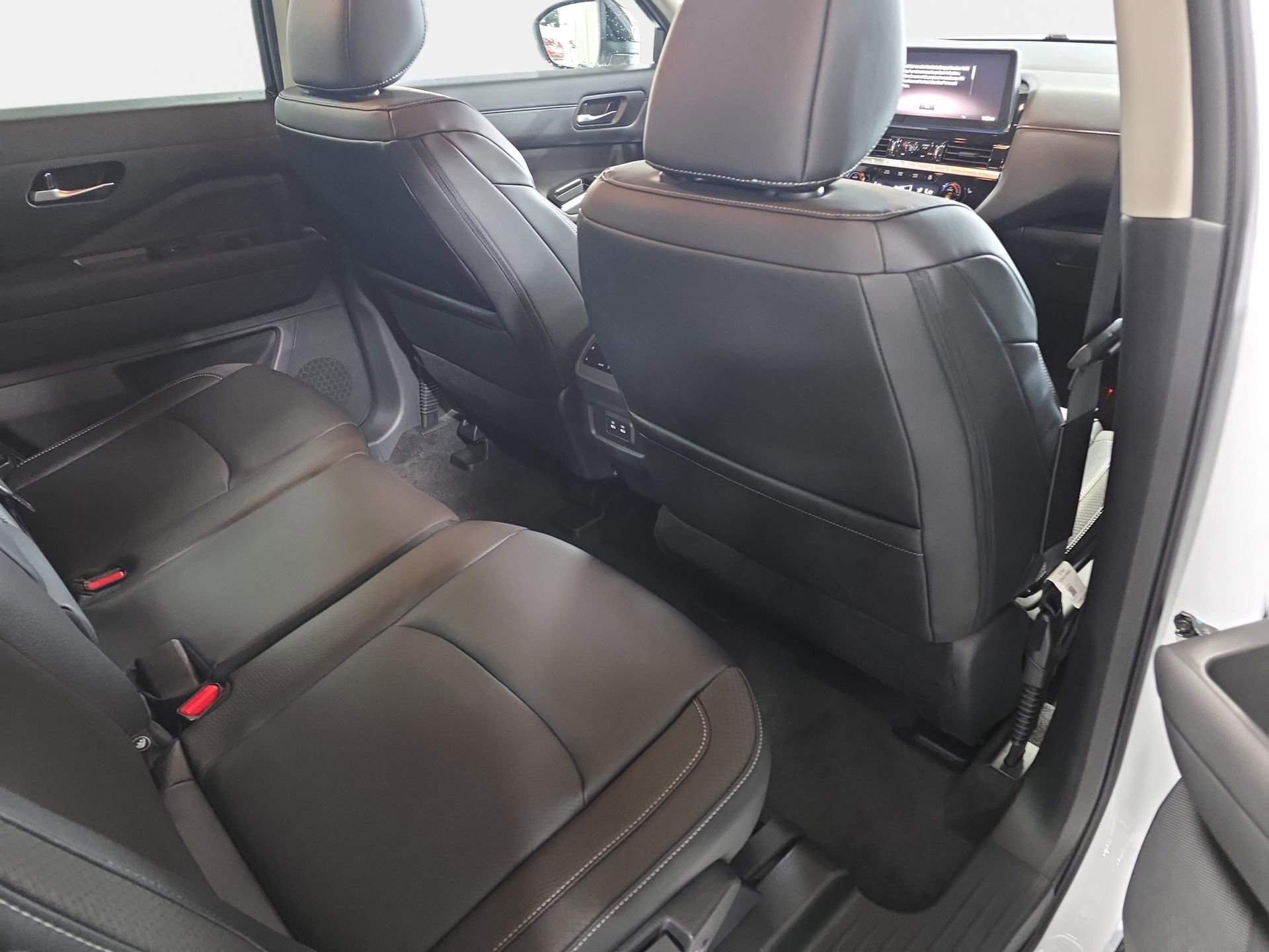 New 2026 Nissan Pathfinder SL FWD image 11