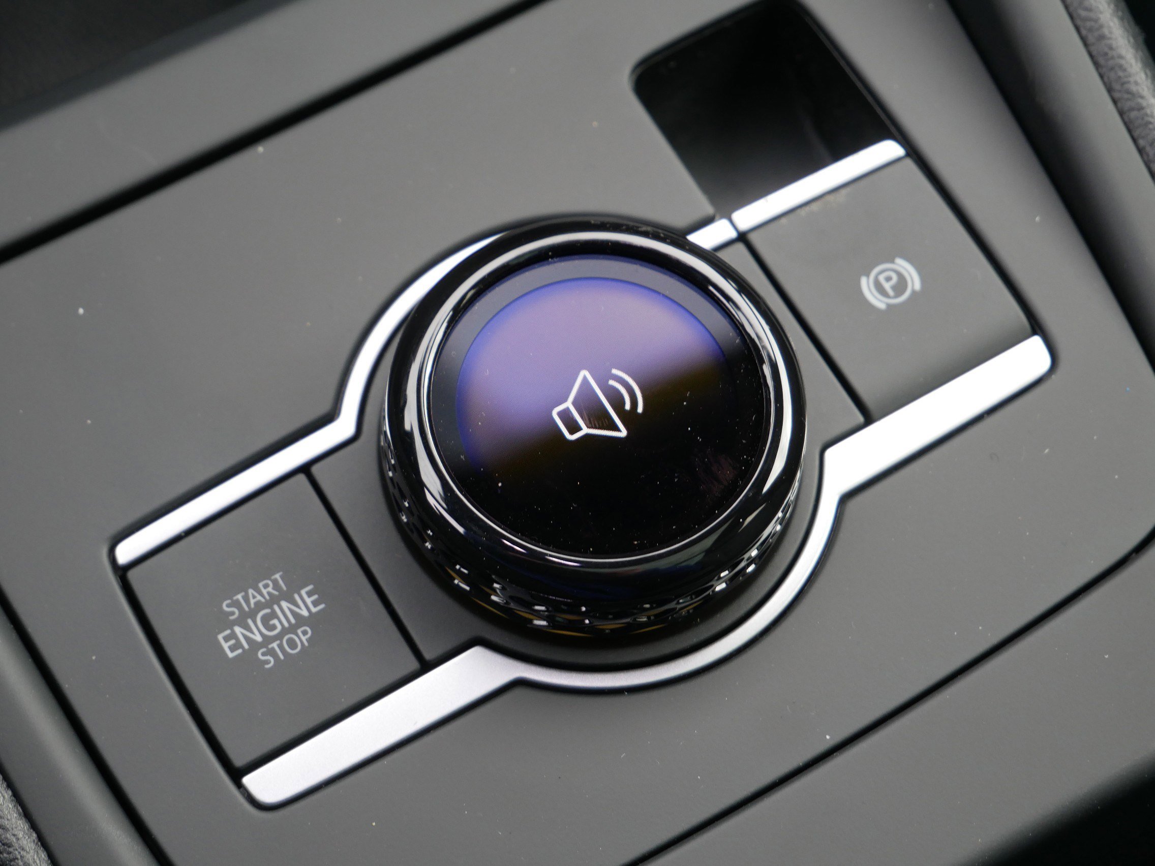 New 2026 Volkswagen Tiguan SE R-Line image 9