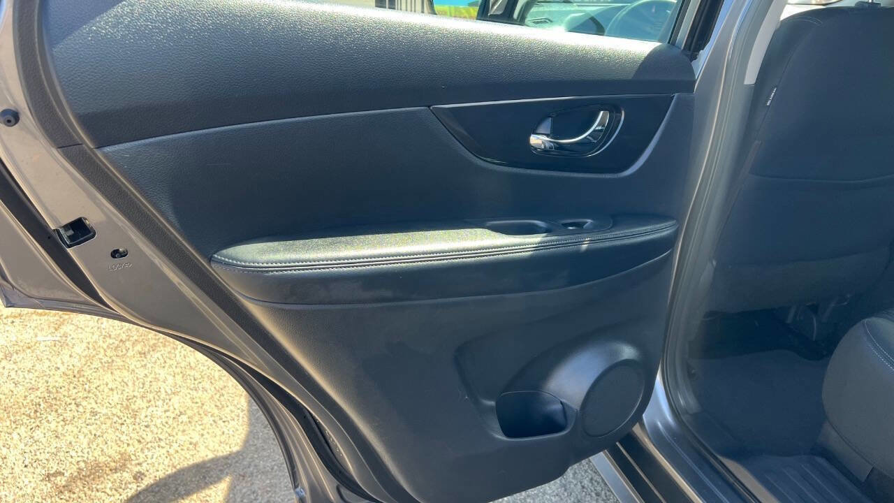 Used 2017 Nissan Rogue S image 24