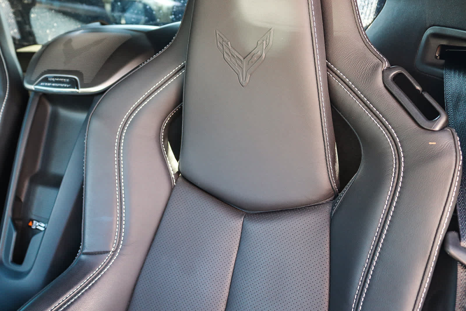 Used 2025 Chevrolet Corvette Stingray Preferred Cpe w/ 2LT RWD image 25