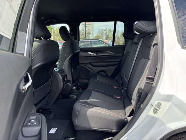 New 2026 Jeep Grand Cherokee Laredo AWD/4WD image 7