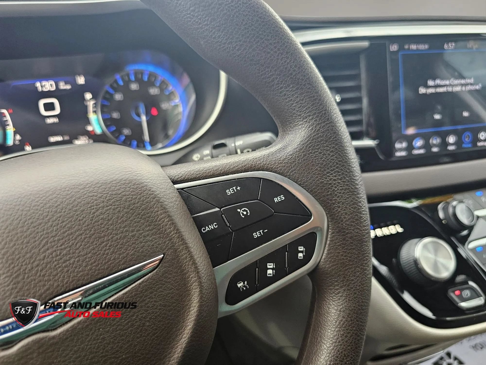 Used 2020 Chrysler Pacifica Touring w/ Advanced Safetytec Group FWD image 21