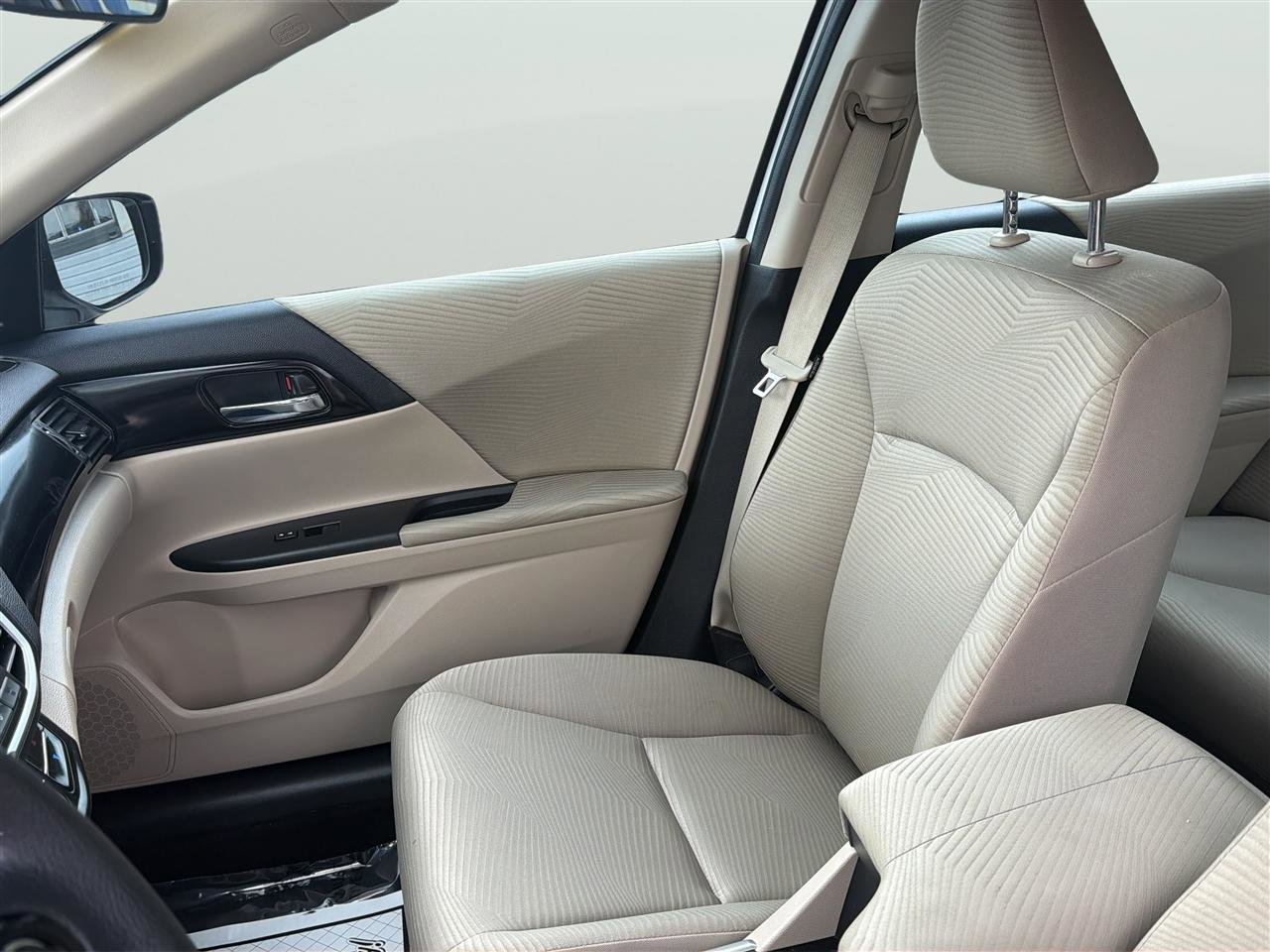 Used 2016 Honda Accord LX image 13