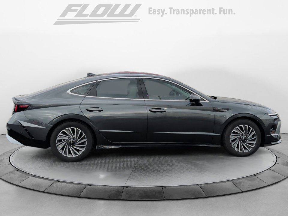 Certified 2025 Hyundai Sonata Limited FWD image 8