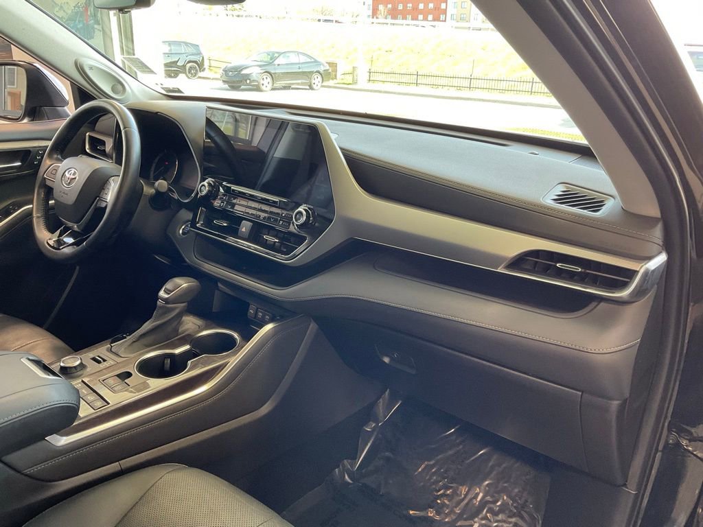 Used 2021 Toyota Highlander Platinum image 19