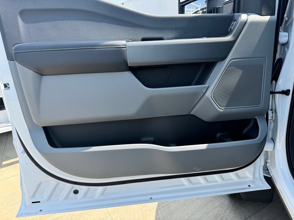 New 2024 Ford F550 4x4 Regular Cab Super Duty image 11