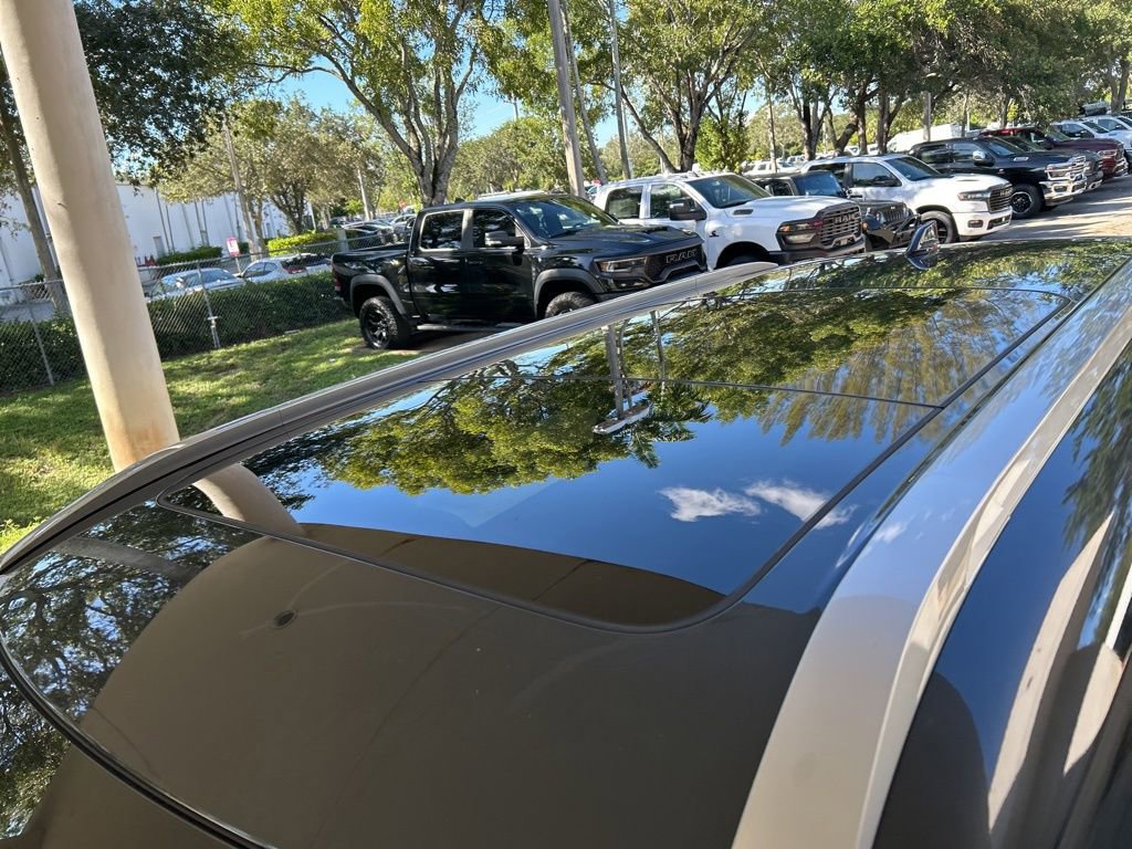 New 2025 Mitsubishi Outlander SEL image 16