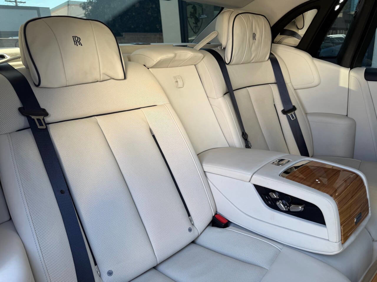 Used 2018 Rolls-Royce Phantom Sedan image 33