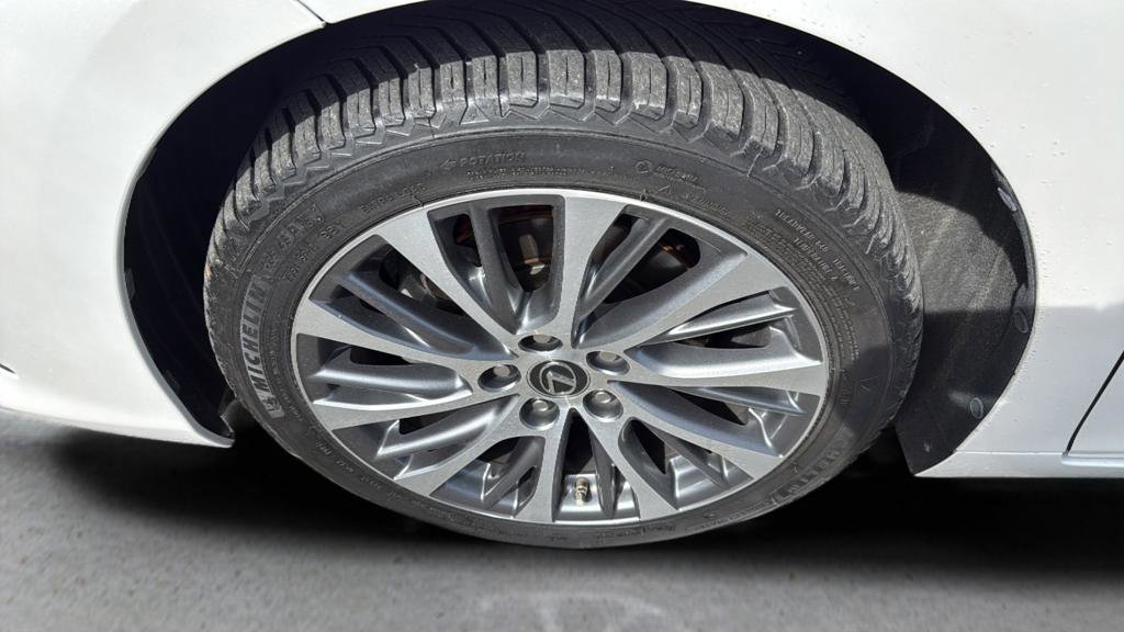 Used 2019 Lexus ES 350 w/ Premium Package image 10