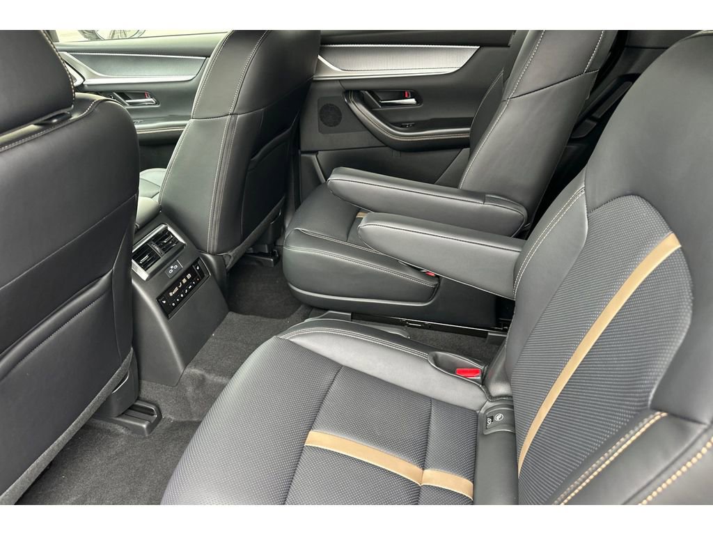 Used 2025 MAZDA CX-90 3.3 Turbo w/ Premium Plus Pkg image 11