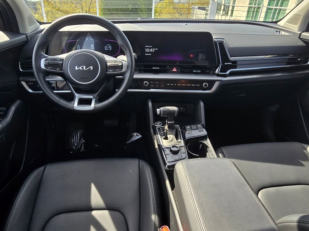 Used 2025 Kia Sportage EX FWD image 11