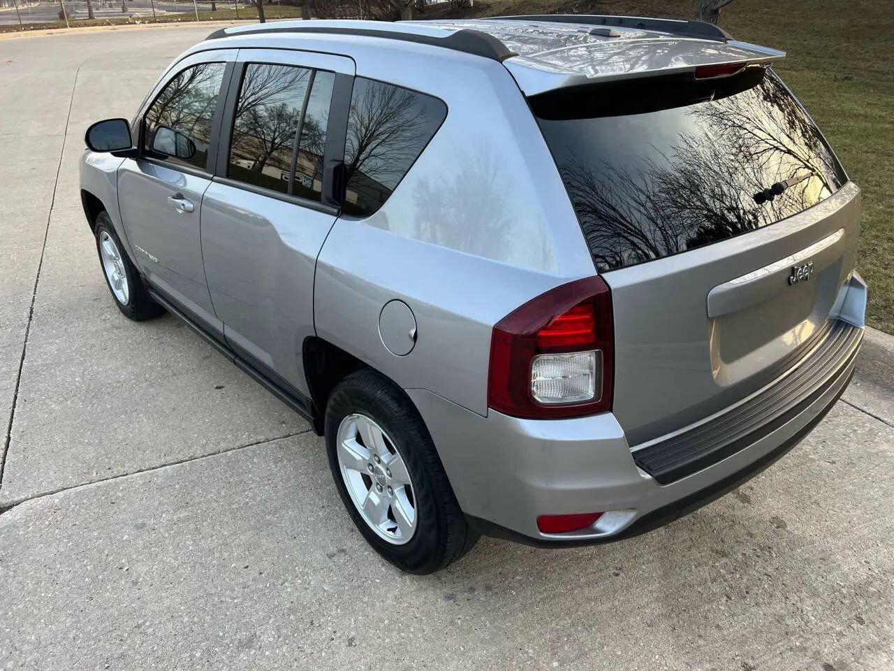 Used 2017 Jeep Compass Latitude image 7