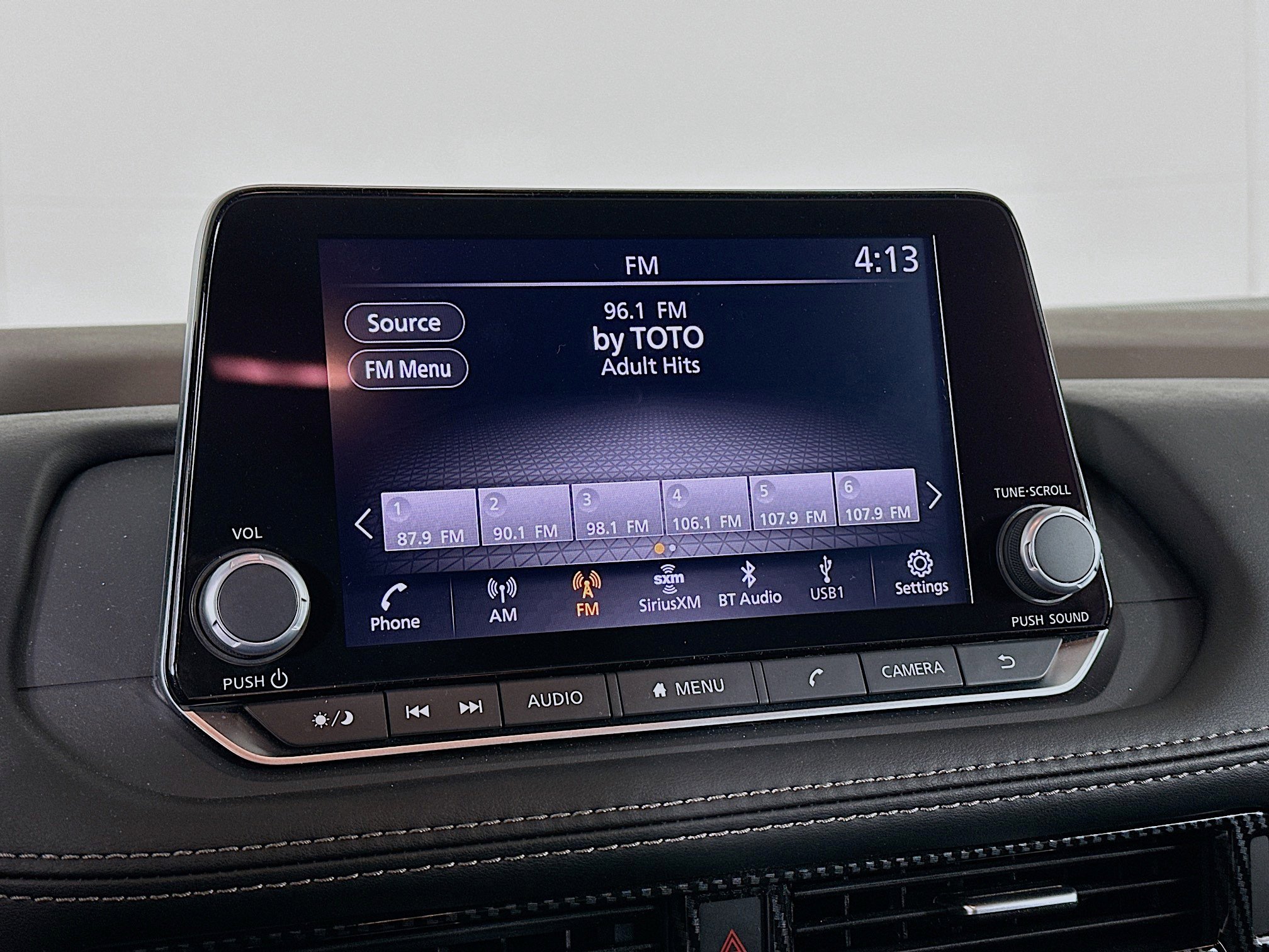 Used 2023 Nissan Rogue SV FWD image 21