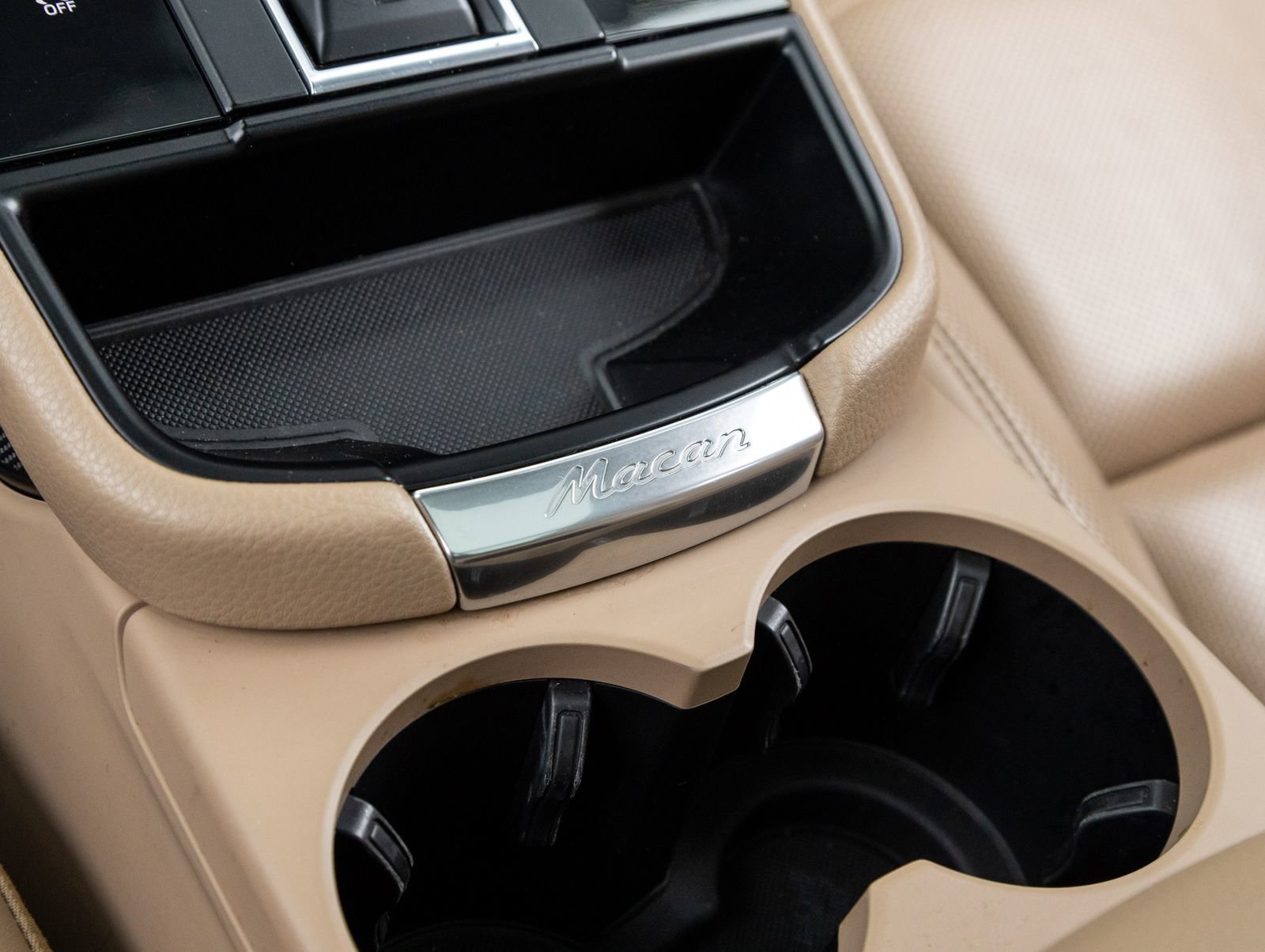 Certified 2023 Porsche Macan AWD/4WD image 26