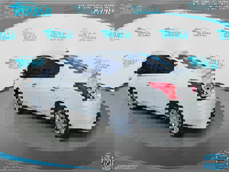 Used 2019 Nissan Versa SV image 8