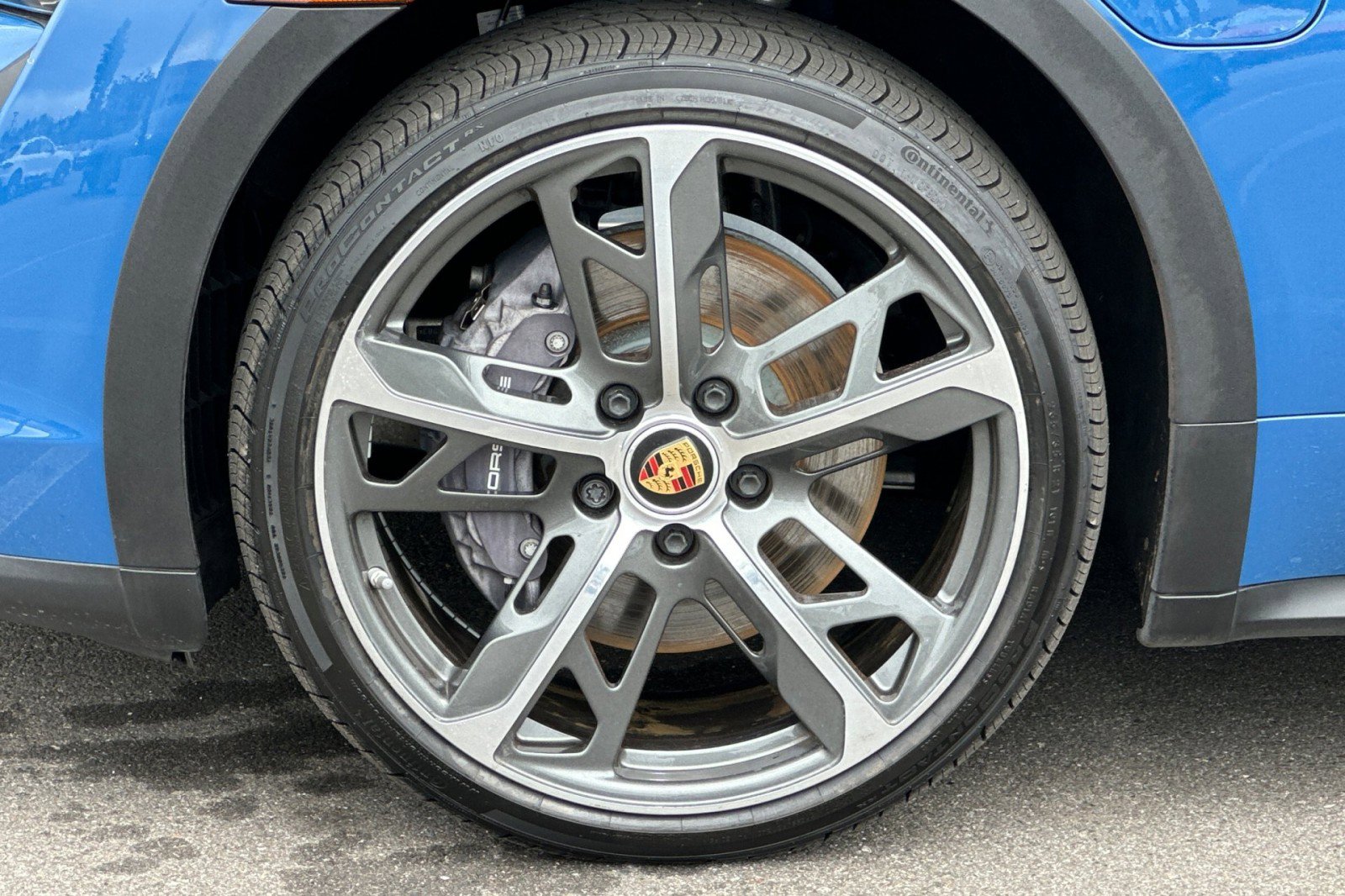 Certified 2024 Porsche Taycan 4 Cross Turismo AWD/4WD image 27