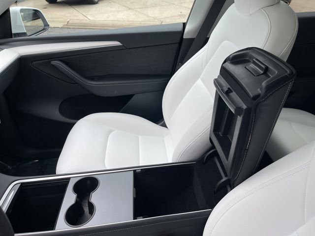 Used 2023 Tesla Model Y Performance AWD/4WD image 17