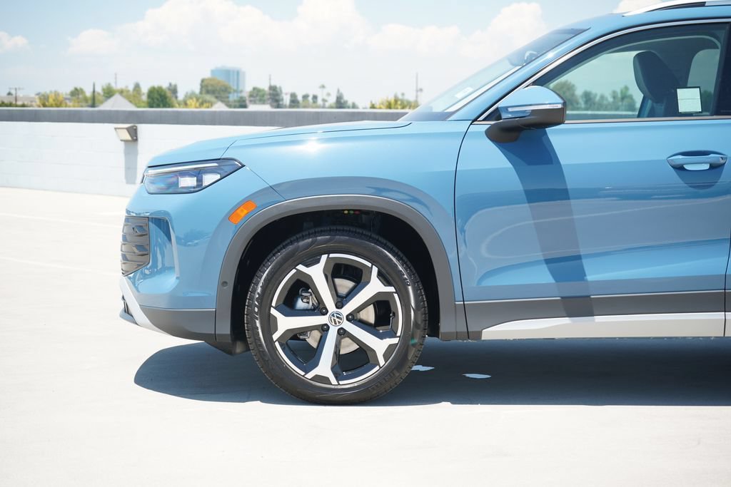 New 2026 Volkswagen Tiguan SE FWD image 2