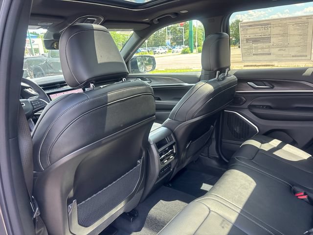 New 2026 Jeep Grand Cherokee Limited AWD/4WD image 9